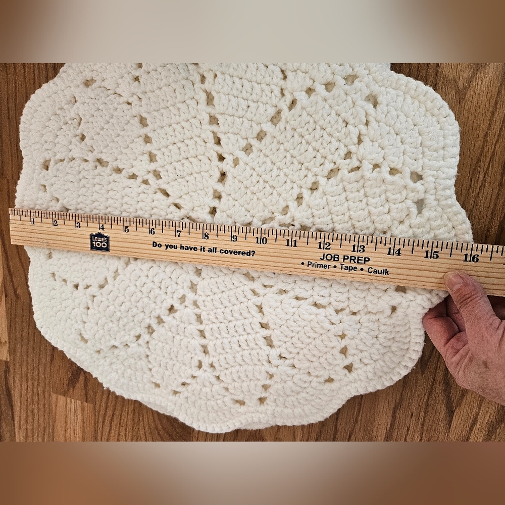 Set of 6 Elegant White Crochet Placemats - Picture 2 of 5